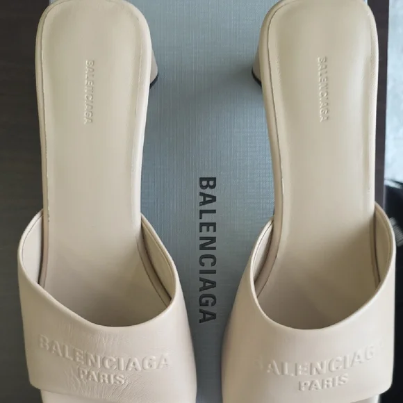 Balenciaga Women's Beige Mules - Picture 9 of 12